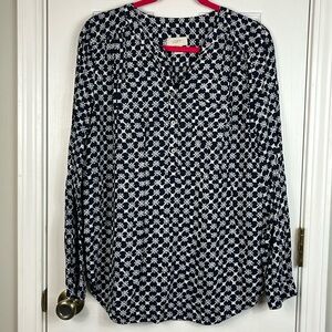 Loft white/navy blue long sleeved blouse size medium. 100% rayon. 5 button neck